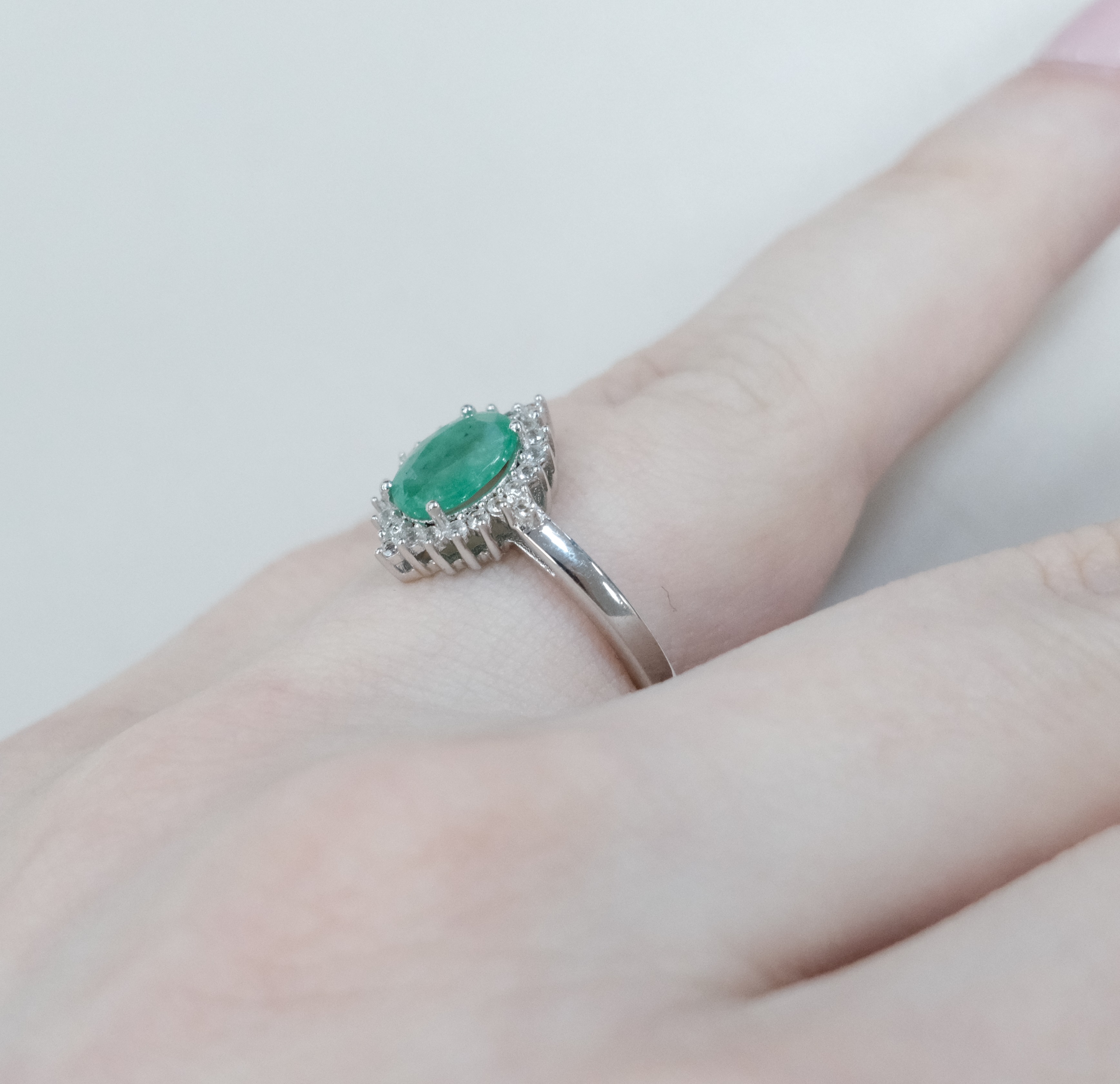 Серебряное кольцо с изумрудом